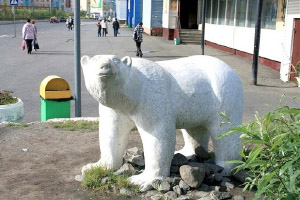 Скульптура «Белый медведь Айка»