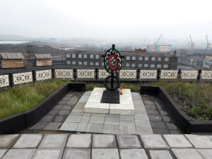 Памятный знак на месте перезахоронения останков заключенных Норильлага