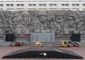 Памятник «Героям войны и труда»