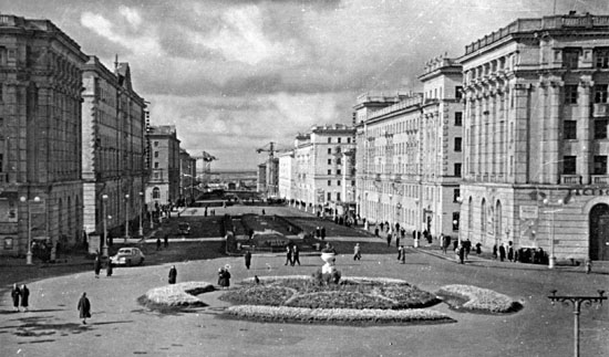 Гвардейская площадь, 1950-е годы
