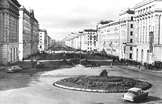 Гвардейская площадь, 1980-е годы